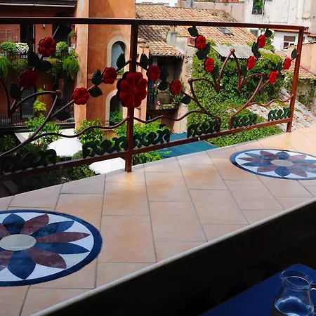 לינה וארוחת בוקר Little Rhome רומא