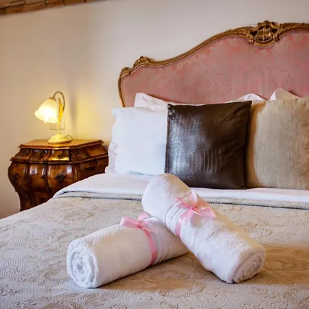 לינה וארוחת בוקר Little Rhome